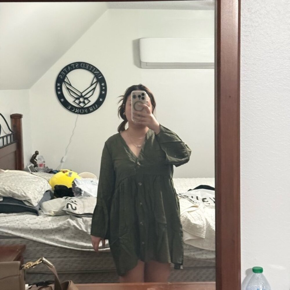 Elegant Olive Green Button-Down Dress - Picture 4 of 4